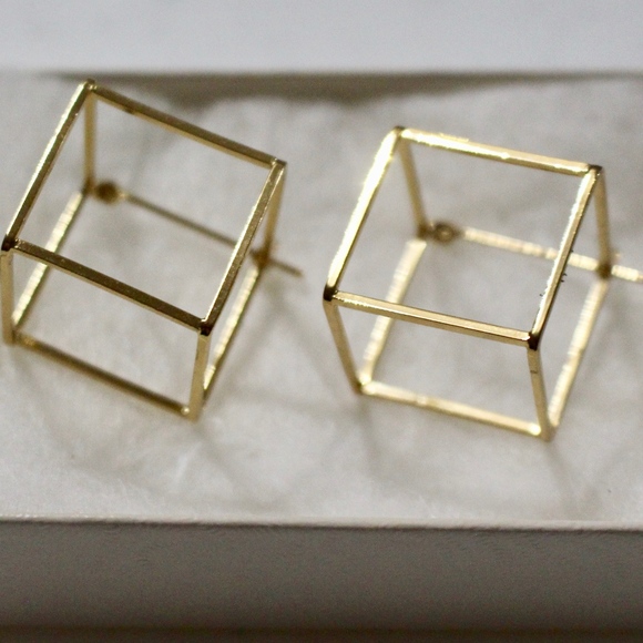 ♥️SALE!! 3/$12 Gold Tone Earring Set - Picture 3 of 4